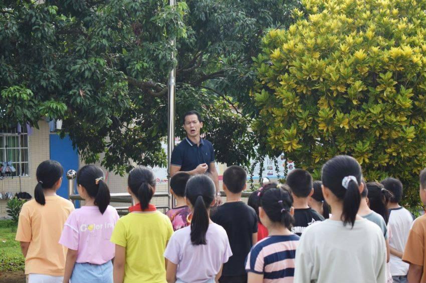 退休老人备受“老花”困扰，超视立助力多彩老年生活
